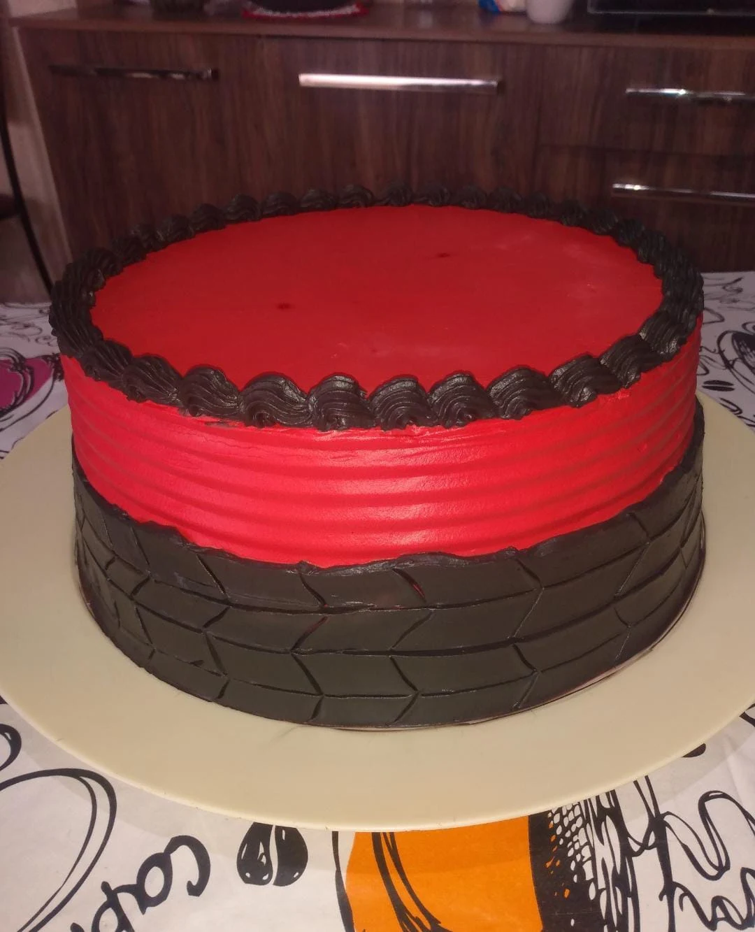 Vermelho e chocolate — produto da Joy's Cakes